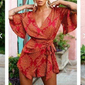 Selfie Leslie romper